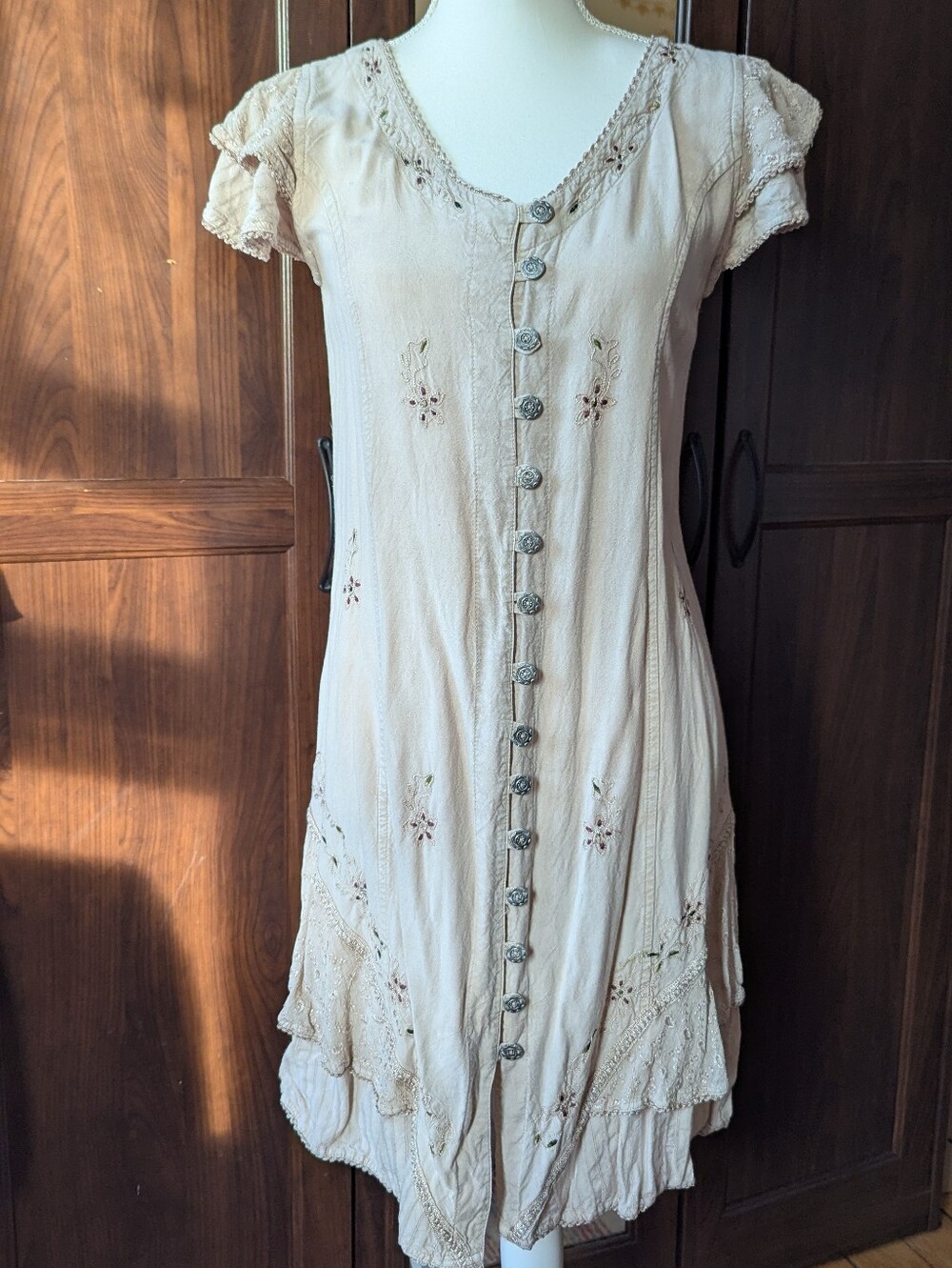 Coline Short Beige Dress Button Down Ruffle Cap Sleeve Embroidery Medium